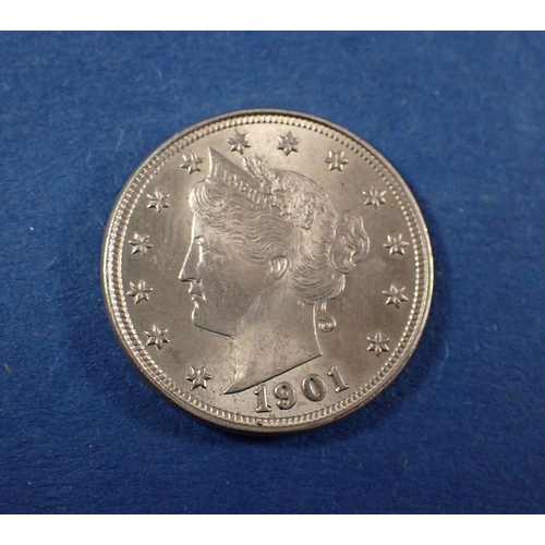 562 - A small group of World coins including silver content examples, USA quarter dollar 1902, Finland 25 ... 