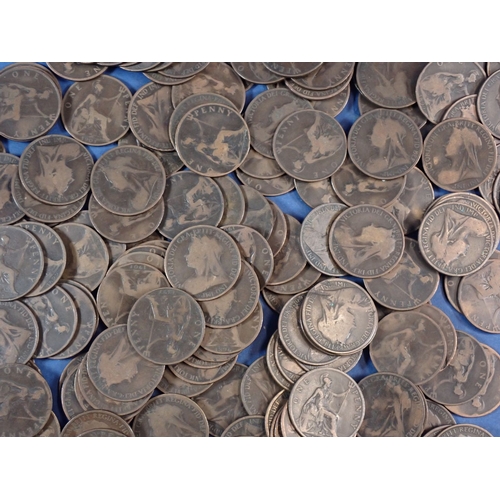 564 - A box of Victorian pennies