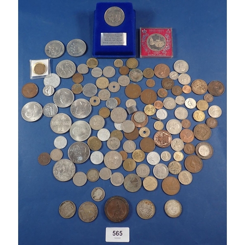565 - A group of British and World coins including silver content examples, Eire half crown 1942, Portugal... 