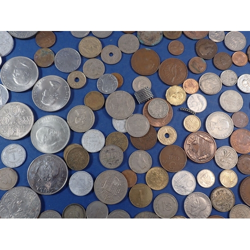 565 - A group of British and World coins including silver content examples, Eire half crown 1942, Portugal... 