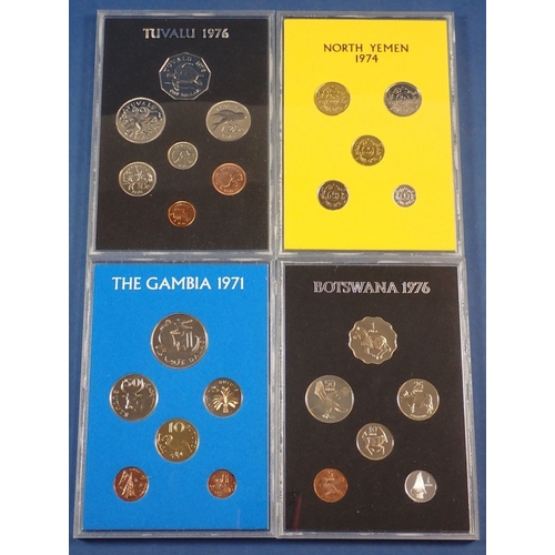 567 - A collection of coin sets to include Royal Mint examples, coinage for Central Bank of Yemen 1974, th... 