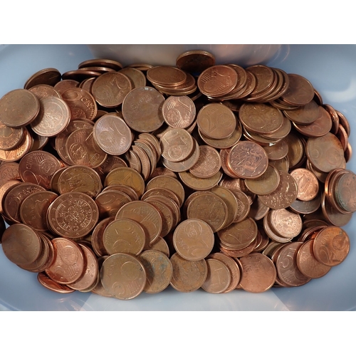 572 - A Euro collectors album with various coins plus a tub of Euro cents etc