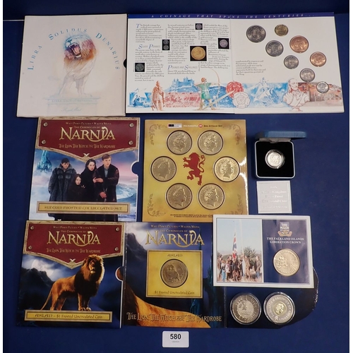 580 - A group of coins and coin sets to include a Royal Mint 1995 silver proof one pound coin, New Zealand... 