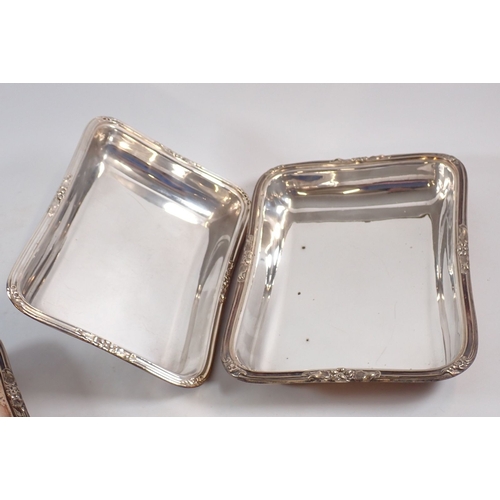 197 - A pair of silver plate entrée dishes, 30cm wide