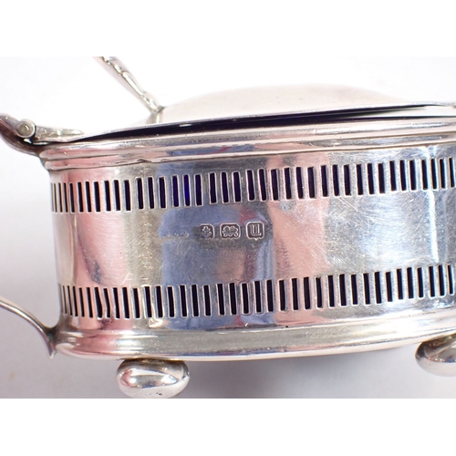 218 - A Victorian silver salt London 1873 and later mustard pot, Birmingham 1919, 95g