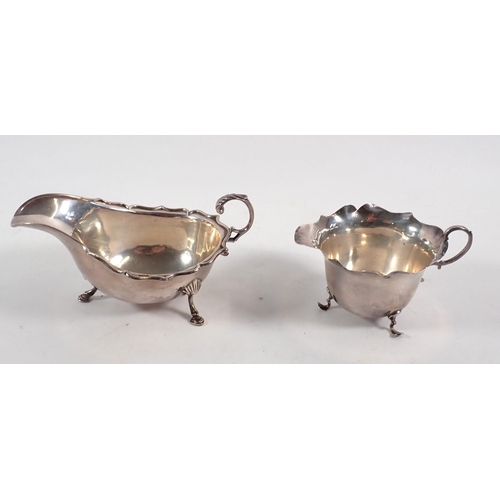 220 - A silver sauce boat, Birmingham 1924 and milk jug with wavy edge, Birmingham 1938, 150g