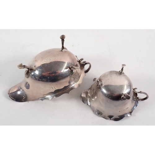 220 - A silver sauce boat, Birmingham 1924 and milk jug with wavy edge, Birmingham 1938, 150g