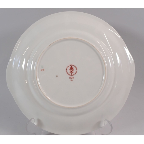 40 - A Royal Crown Derby 'Green Derby Panel' six person part dinner and tea service comprising six each o... 