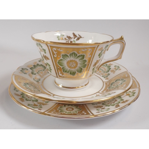 40 - A Royal Crown Derby 'Green Derby Panel' six person part dinner and tea service comprising six each o... 