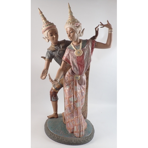 1 - A large Lladro group of Thai couple dancing by Vicente Martinez, 54cm - good condition