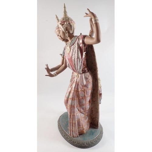 1 - A large Lladro group of Thai couple dancing by Vicente Martinez, 54cm - good condition
