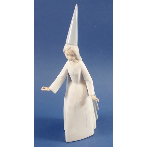 34 - A Lladro figure of medieval princess No 4595 - boxed, 28cm high