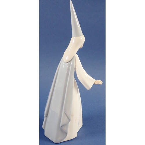 34 - A Lladro figure of medieval princess No 4595 - boxed, 28cm high