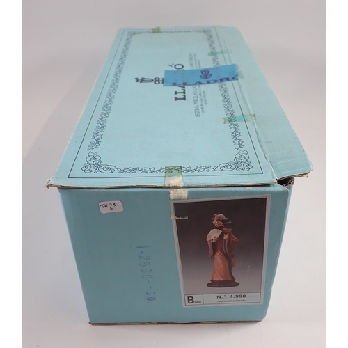 35 - A Lladro figure of a Japanese girl No.4.990, 28cm tall - boxed