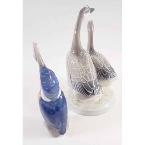 40 - A Copenhagen goose group and a kingfisher, 18cm high