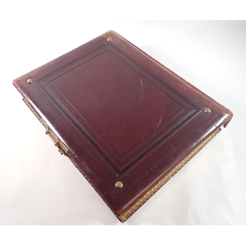 653 - A Victorian leather and gilt photograph album - empty