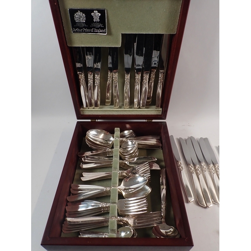 224 - An eight person setting of Community 'South Seas' pattern flat ware including dinner, starter, desse... 