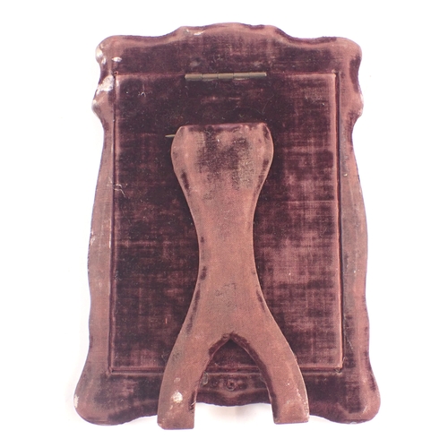 262 - A silver easel back picture frame with heart shaped window by Henry Matthews, Birmingham 1902, windo... 