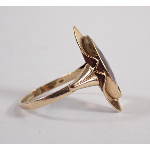 376 - A 14 carat gold ring set marquise form blue synthetic spinel, size N, 2.3g