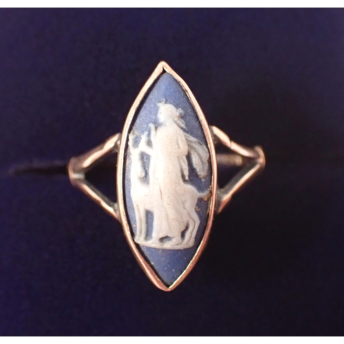 380 - An antique 9ct gold ring inset marquise form Wedgwood Jasperware cameo, size J, 2g