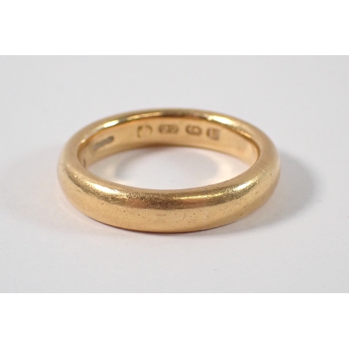 385 - A 22ct gold wedding band, 9.7g, size O