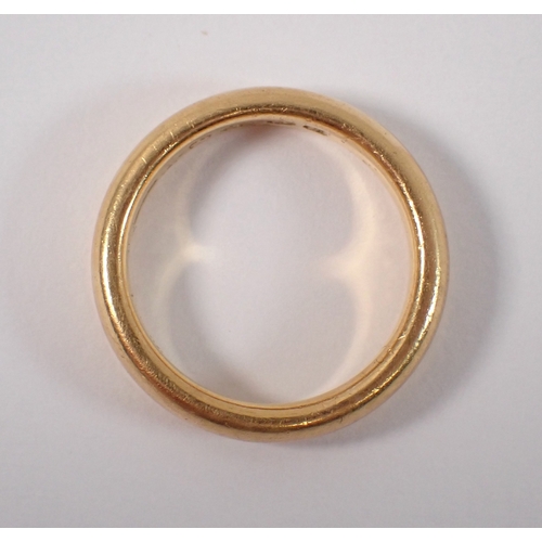 385 - A 22ct gold wedding band, 9.7g, size O