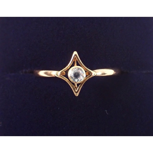 390 - A 9ct gold ring set aquamarine, size R, 1.7g