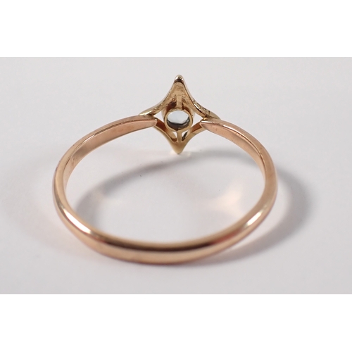 390 - A 9ct gold ring set aquamarine, size R, 1.7g