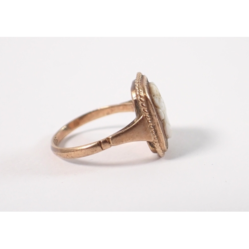 392 - A 9ct gold cameo ring, size J, 2.6g