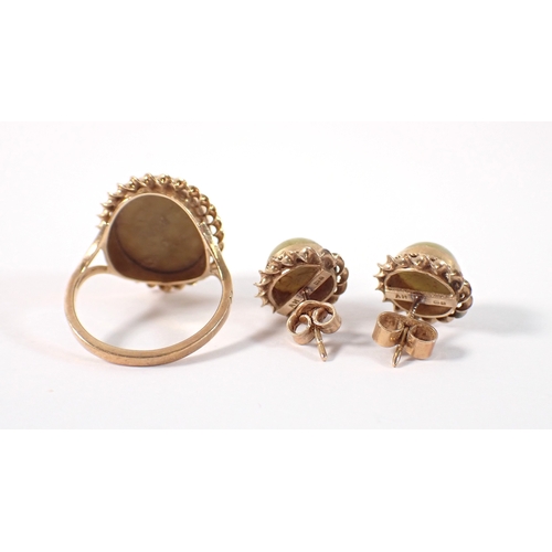 407 - A 9ct gold green connemara marble ring, and a pair of matching earrings, ring size N, total weight 6... 