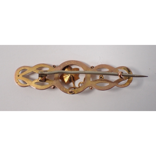 422 - A Victorian 9ct gold brooch with central ivy leaf in ball and scrollwork surround, 4.5cm wide, 1.7g