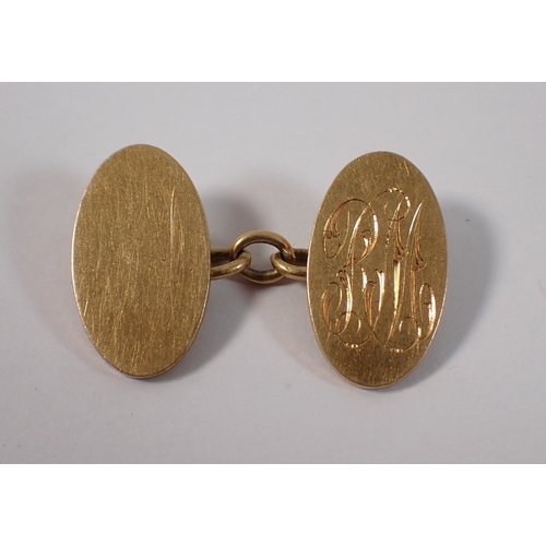 423 - A single 18ct gold cufflink, 6g