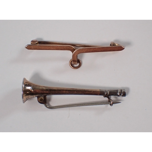 425 - A yellow metal pendant bar brooch and a yellow metal hanging horn form stick pin, 3g, 3.8cm long
