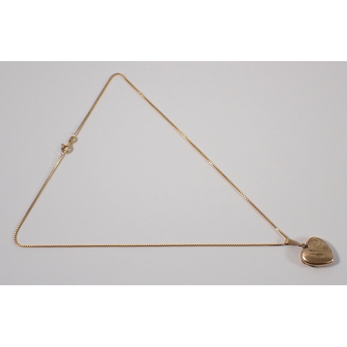 429 - A 9 carat gold heart form locket on 9 carat gold box link chain, 41cm long, total weight 4.5g
