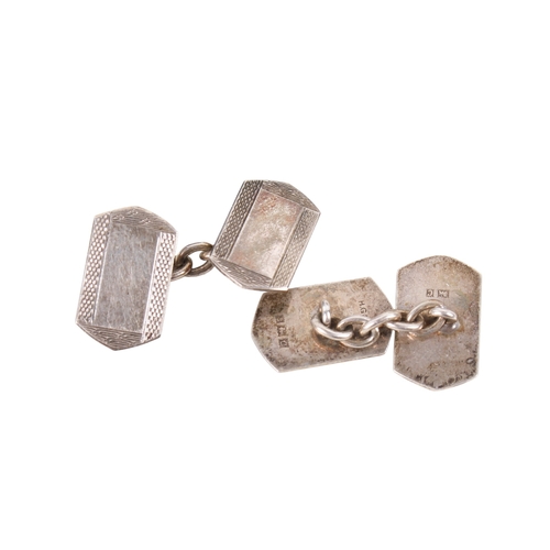 225 - A small group of silver and other collectables. Including a pair of silver cufflinks, a silver bar b... 