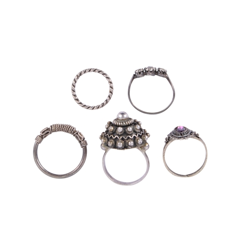 237 - Five white metal rings. Two set with stones, etc, gross weight 13.4g.