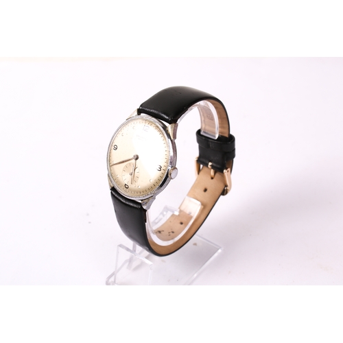 397 - A gentleman's Universal Geneve wristwatch. The dial having Arabic numerals and a subsidiary seconds ... 