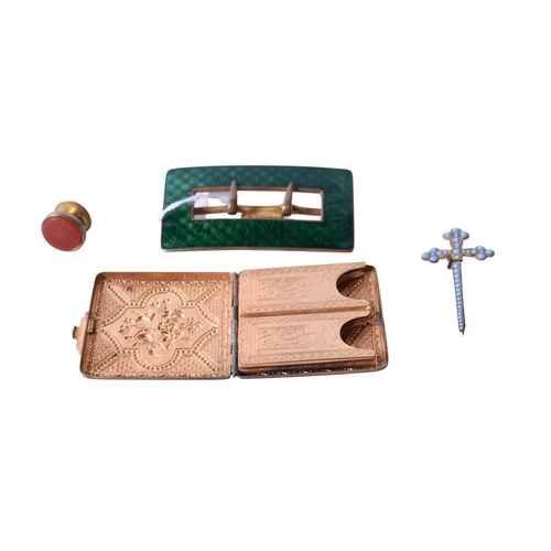 33 - A small group of yellow metal jewellery and collectables. Comprising a gold nugget tie pin, this gro... 