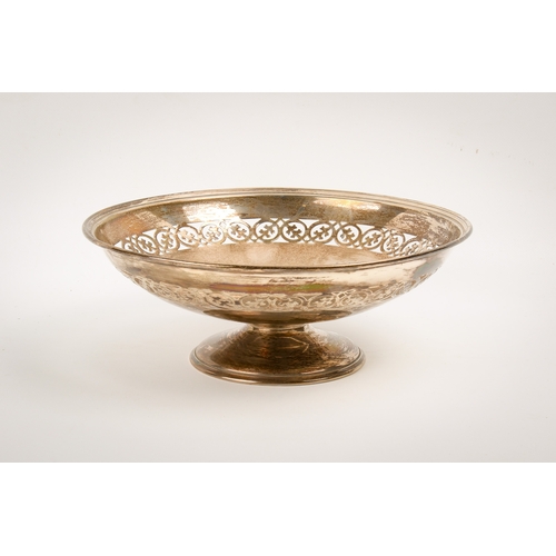 5 - An early 20th century silver dish. Decorated with a pierced band of crossed circles, raised on a spr... 