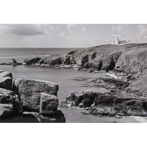 121 - Leonard and Margery Gayton: A large photographic archive of silver gelatin prints, depicting scenes ... 