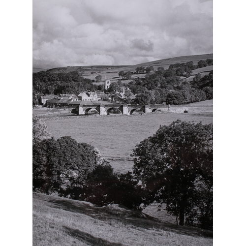 122 - Leonard and Margery Gayton: A large photographic archive of silver gelatin prints, depicting scenes ... 