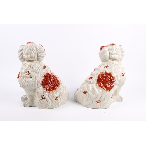210 - A pair of Staffordshire style King Charles Spaniel dog figures in earthenware pottery, hand painted ... 