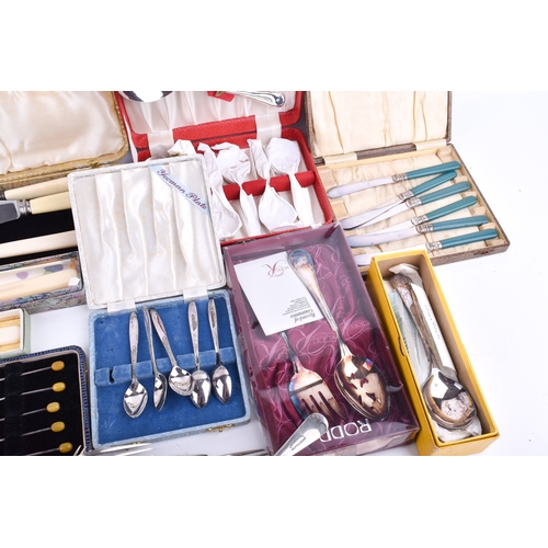 185 - A group of assorted flat and loose silver plated and stainless steel cutlery. Including a carving se... 
