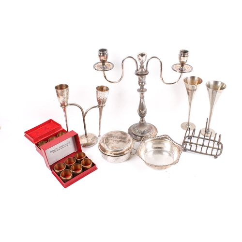 190 - A collection of assorted silver plated items and other metalware. Including brass napkin rings, etc.... 
