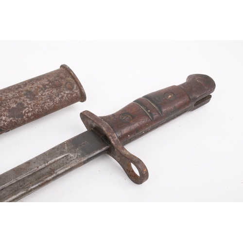 45 - A WWI Remington 1913 pattern bayonet. Marked 6/17, with a wooden handle, in a scabbard, L57.5cm