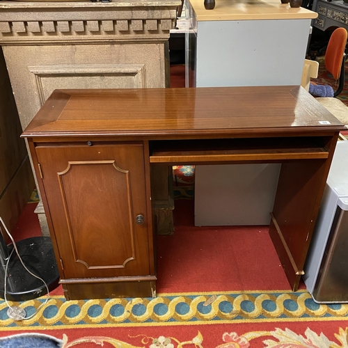53 - Mahogany single pedestal desk