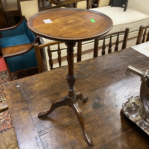 22 - Regency style centre pedestal wine table