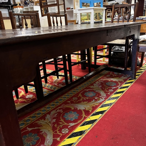 347 - Solid oak farmhouse table circa 1700 - 200x99x75cm and Harlequin set of 6 rush bottom dining chairs ... 