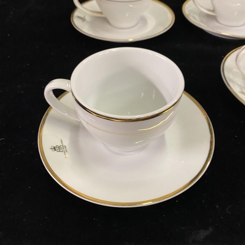 189O - The Queen's Golden Jubilee Celebration 1952 - 2002 tea set - 19 pieces