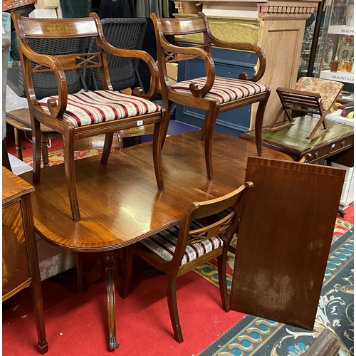 87 - Mahogany inlaid double pedestal extending dining table with leaf, two carvers and four diners in reg... 